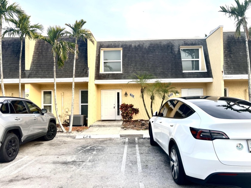 Discover Coastal Living in the heart of Boynton Beach, Fl - Beach Townhome/Townhouse for sale in Boynton Beach, Florida on Beachhouse.com