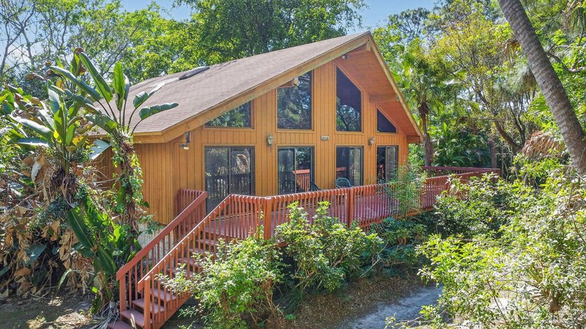 CASH ONLY. HOME IS NOT INSURED, ROOF IS 20+ YRS OLD, AC 06/2008 - Beach Home for sale in West Palm Beach, Florida on Beachhouse.com