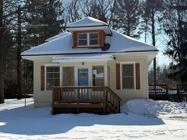 Welcome to this charming 3-bedroom, 1.5-bath home situated on a - Beach Home for sale in Ludington, Michigan on Beachhouse.com