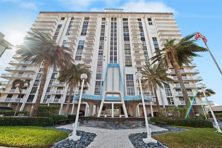 WELCOME TO YOUR 1 BEDROOM 2 FULL BATH CONDO, LOCATED IN THE - Beach Condo for sale in Hollywood, Florida on Beachhouse.com