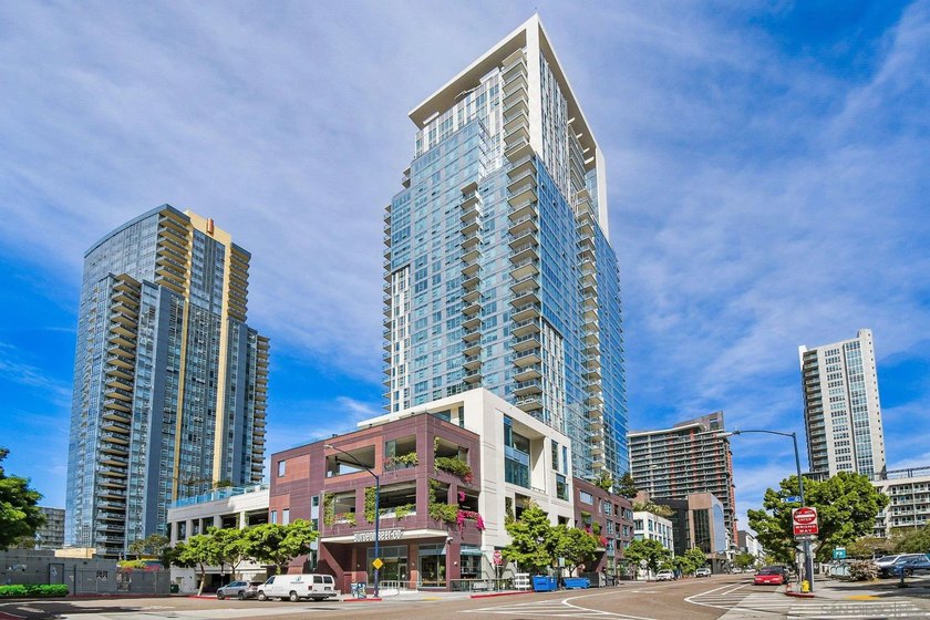 Luxury, location and convenience are waiting for you at this - Beach Condo for sale in San Diego, California on Beachhouse.com