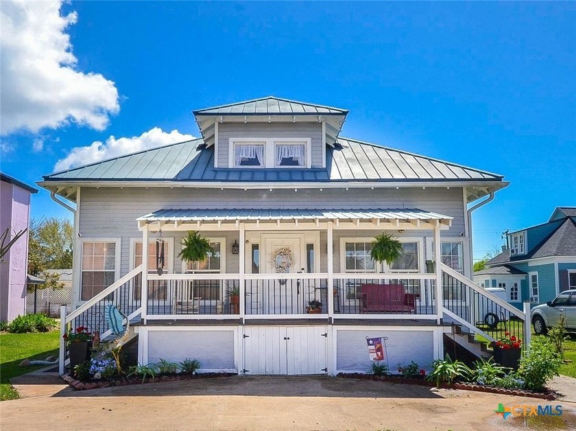 Welcome to this charming property located in the heart of - Beach Home for sale in Palacios, Texas on Beachhouse.com