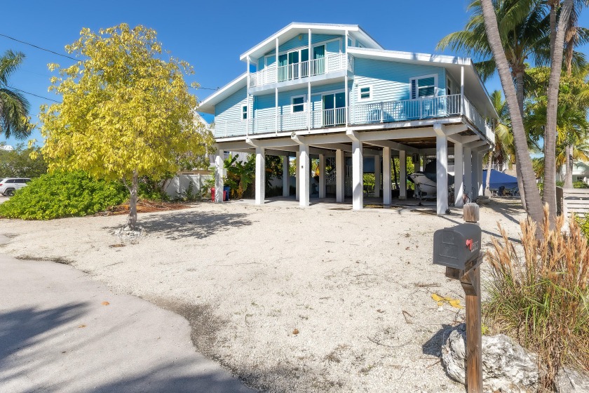 Spacious canalfront home in desirable Jolly Roger Estates on - Beach Home for sale in Little Torch Key, Florida on Beachhouse.com