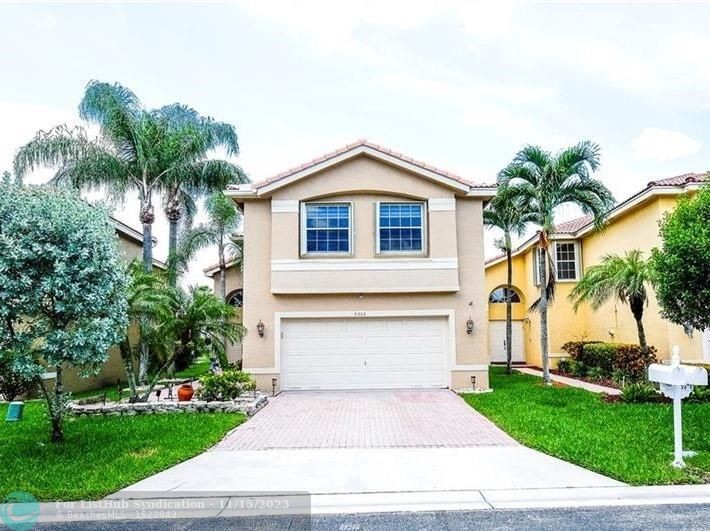 THIS IS YOUR GOLDEN OPPORTUNITY TO LIVE IN THIS BEAUTIFUL HOUSE! - Beach Home for sale in Coral Springs, Florida on Beachhouse.com
