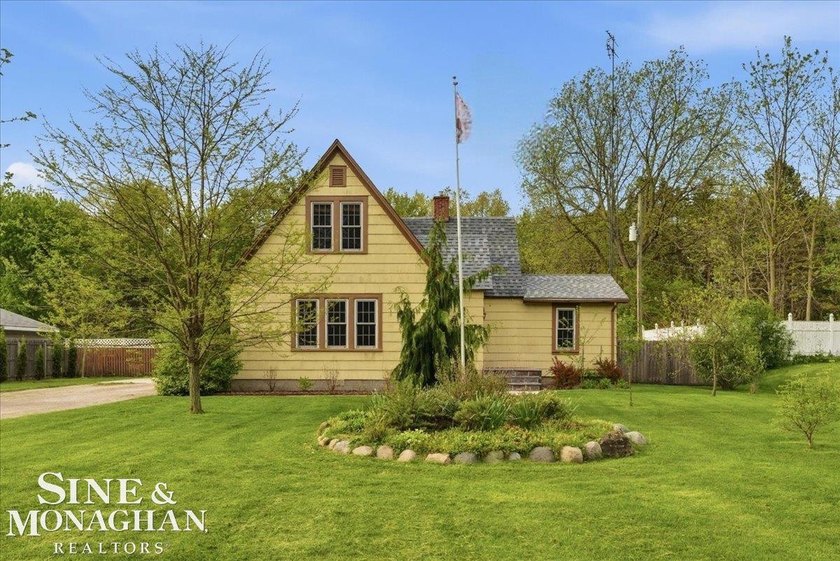 Welcome to your own private garden retreat! Nestled on a - Beach Home for sale in Port Huron, Michigan on Beachhouse.com