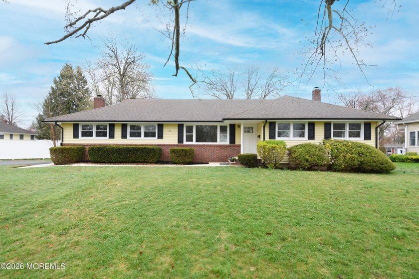 FULLY RENOVATED! This 3 bedroom 1.5 bath ranch style home has - Beach Home for sale in Middletown, New Jersey on Beachhouse.com