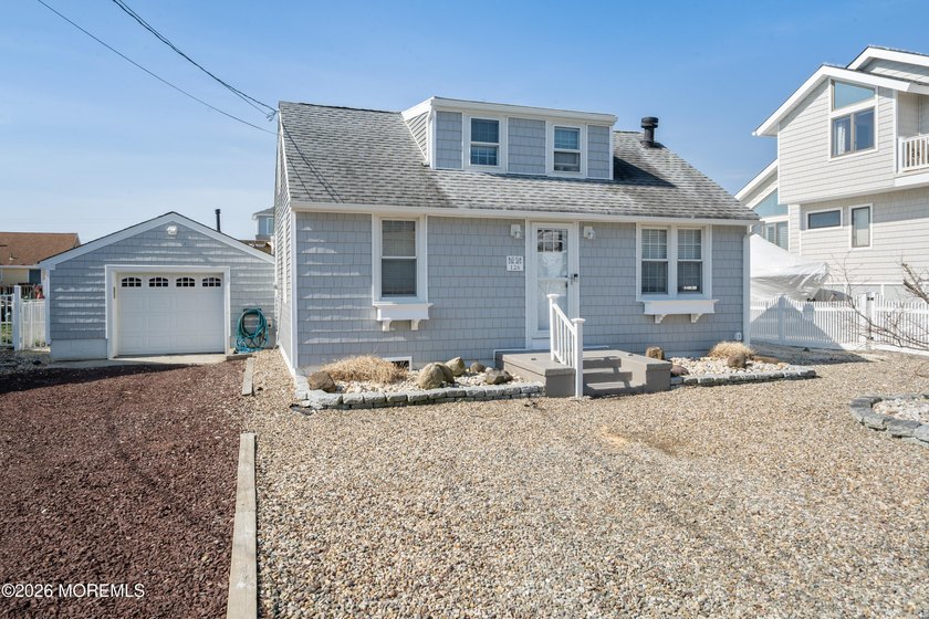 Super Location and a very short distance to the open bay. There - Beach Home for sale in Waretown, New Jersey on Beachhouse.com