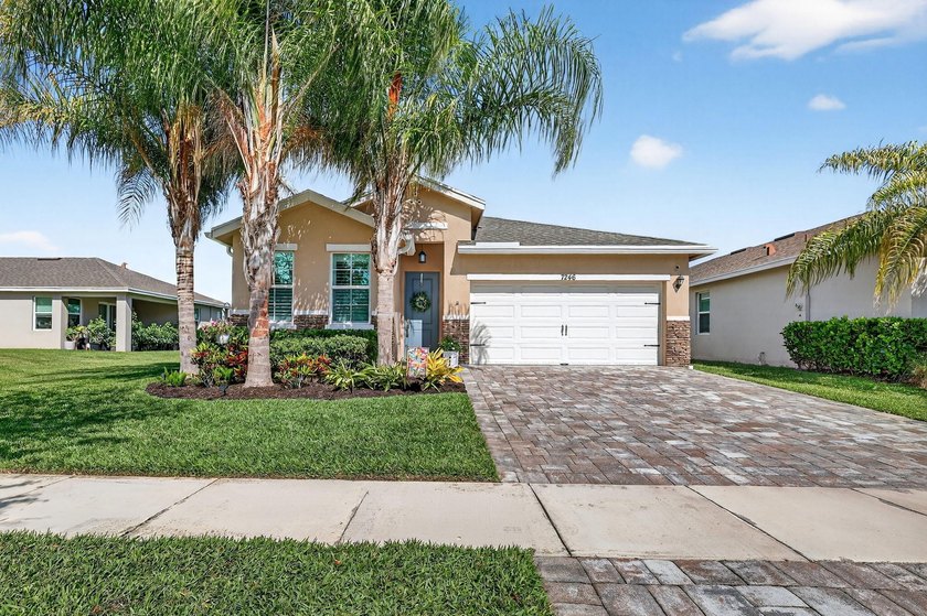 Stunning 3-bedroom, plus 11x10 flex room (4th bedroom) - Beach Home for sale in Hobe Sound, Florida on Beachhouse.com