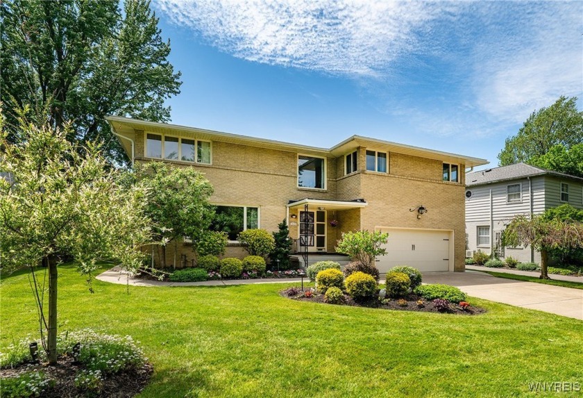 Impeccably maintained, all brick residence located in Buffalo's - Beach Home for sale in Buffalo, New York on Beachhouse.com