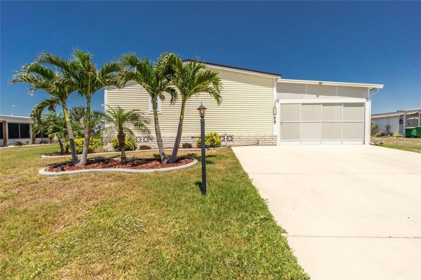 This gem is a 2019 Palm Harbor home with 1581 square feet under - Beach Home for sale in Englewood, Florida on Beachhouse.com
