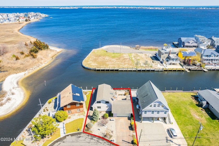 Welcome to your dream waterfront retreat! This charming - Beach Home for sale in Brick, New Jersey on Beachhouse.com