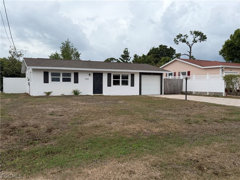 *LOCATION* Charming 2-bedroom, 1-bath home in the heart of San - Beach Home for sale in Fort Myers, Florida on Beachhouse.com