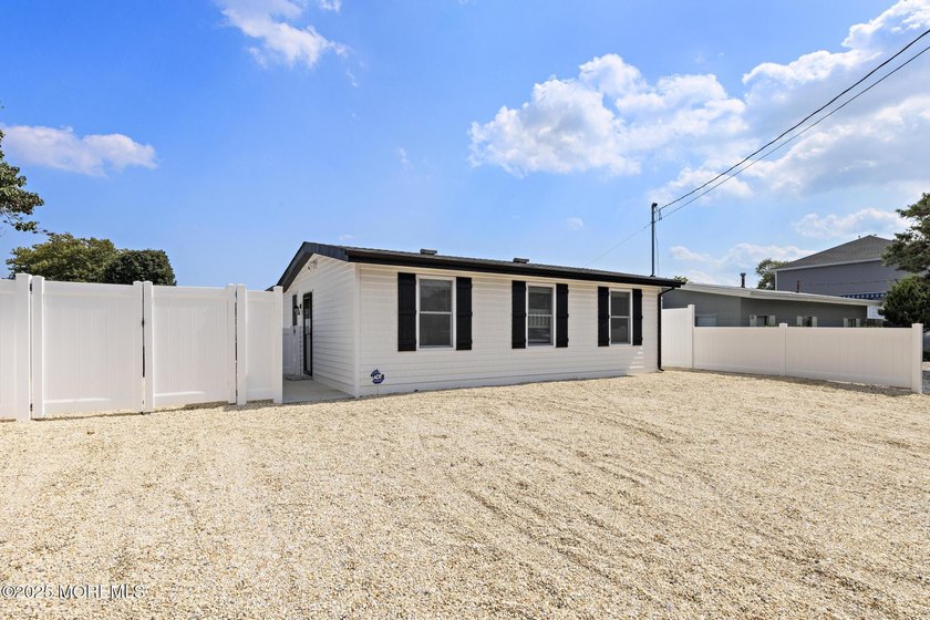 This stunning lagoon front home has been completely redesigned - Beach Home for sale in Beach Haven West, New Jersey on Beachhouse.com