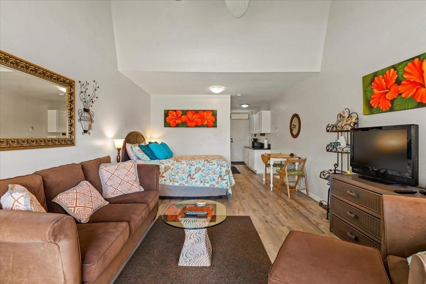 Kihei Bay Surf D-242 is a beautifully renovated 2nd floor studio - Beach Condo for sale in Kihei, Hawaii on Beachhouse.com