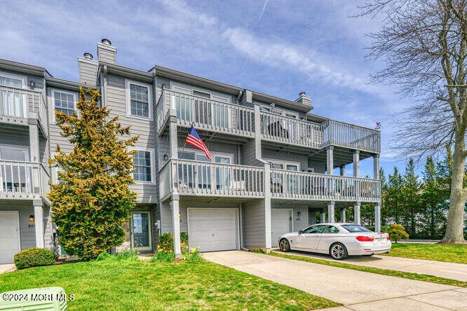 Welcome to a boater's paradise! This impeccably maintained - Beach Condo for sale in Neptune, New Jersey on Beachhouse.com