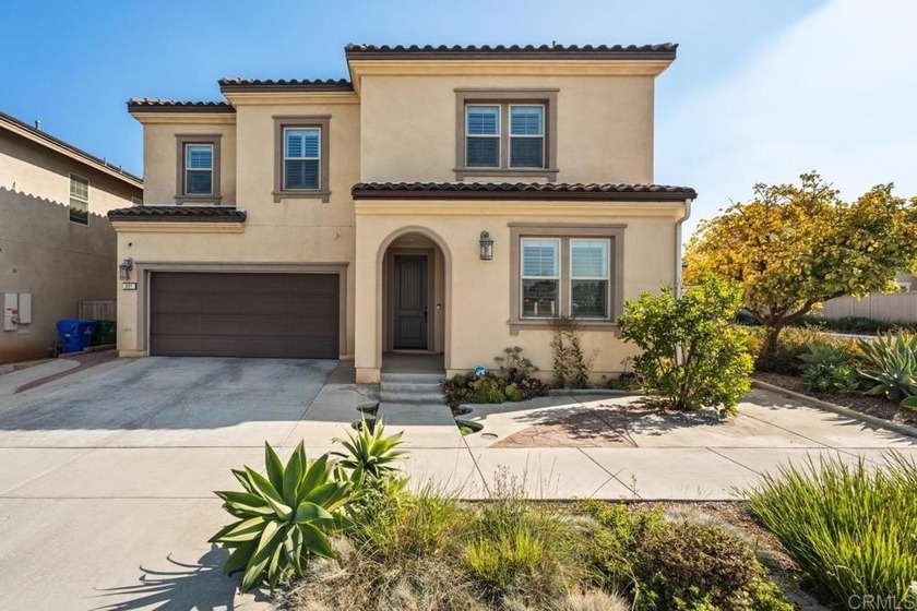 Beautifully maintained and modern two-story home offering the - Beach Home for sale in San Diego, California on Beachhouse.com