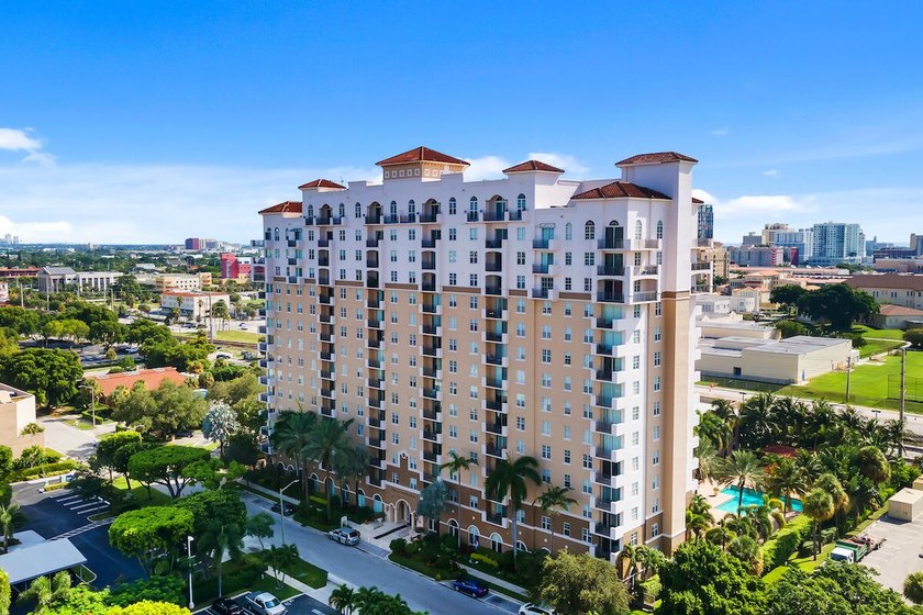 Freshly Updated and Move-In Ready in the beautiful Montecito! - Beach Condo for sale in West Palm Beach, Florida on Beachhouse.com