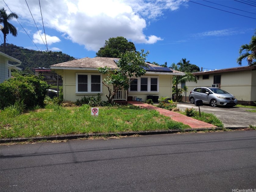 Great Location! Mountain view. 10 to 15 minutes to downtown - Beach Home for sale in Honolulu, Hawaii on Beachhouse.com