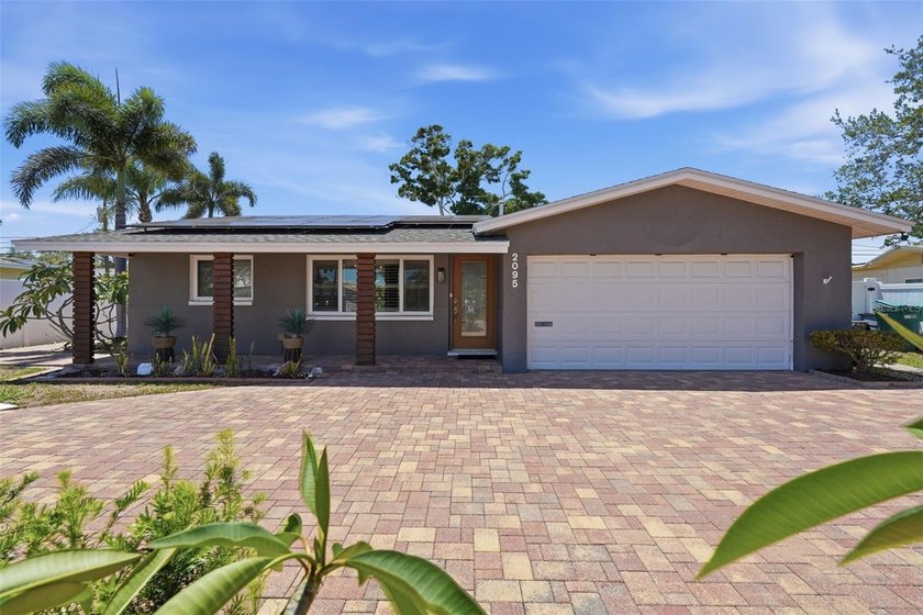 Under contract-accepting backup offers. Bold, artistic, and - Beach Home for sale in St. Petersburg, Florida on Beachhouse.com