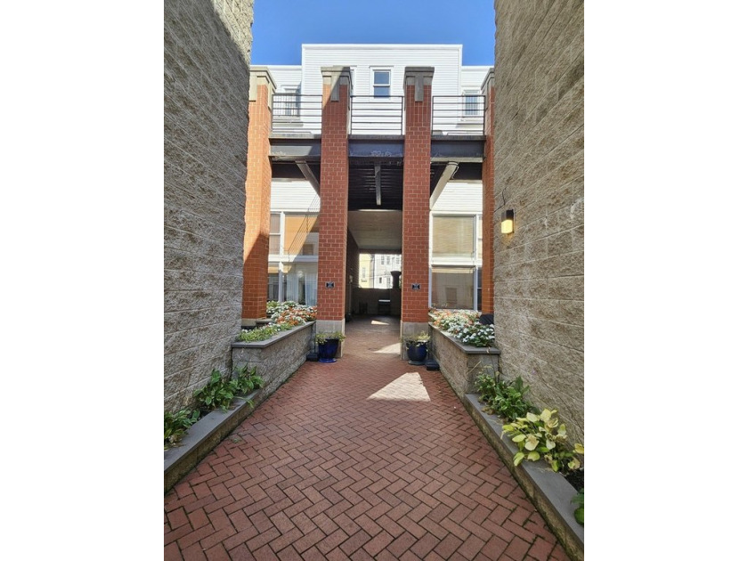 This seldom available penthouse, a 3-bedroom/2-bathroom duplex - Beach Townhome/Townhouse for sale in Chicago, Illinois on Beachhouse.com