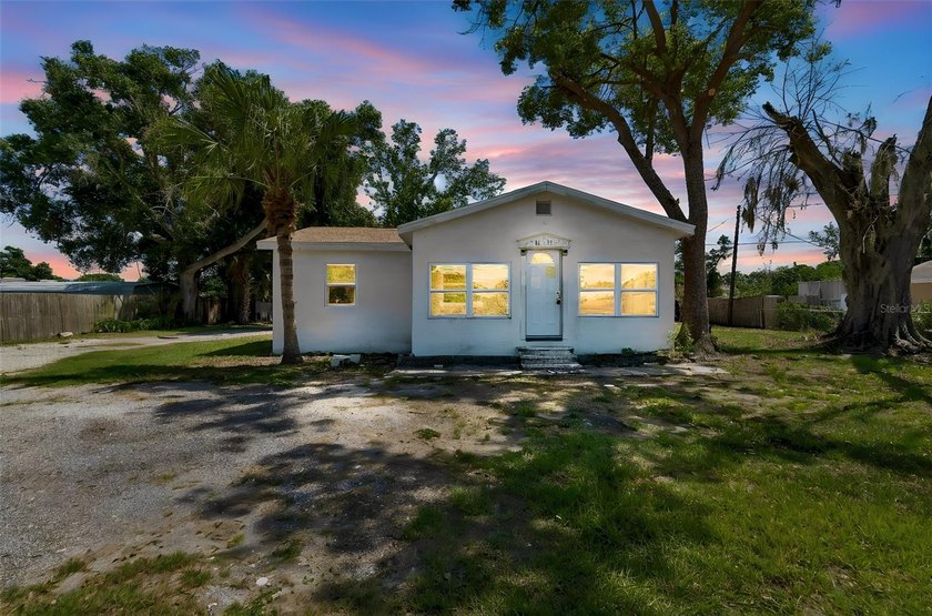 Welcome to 1611 E Shell Point Rd, a 3-bedroom, 2-bath block home - Beach Home for sale in Ruskin, Florida on Beachhouse.com
