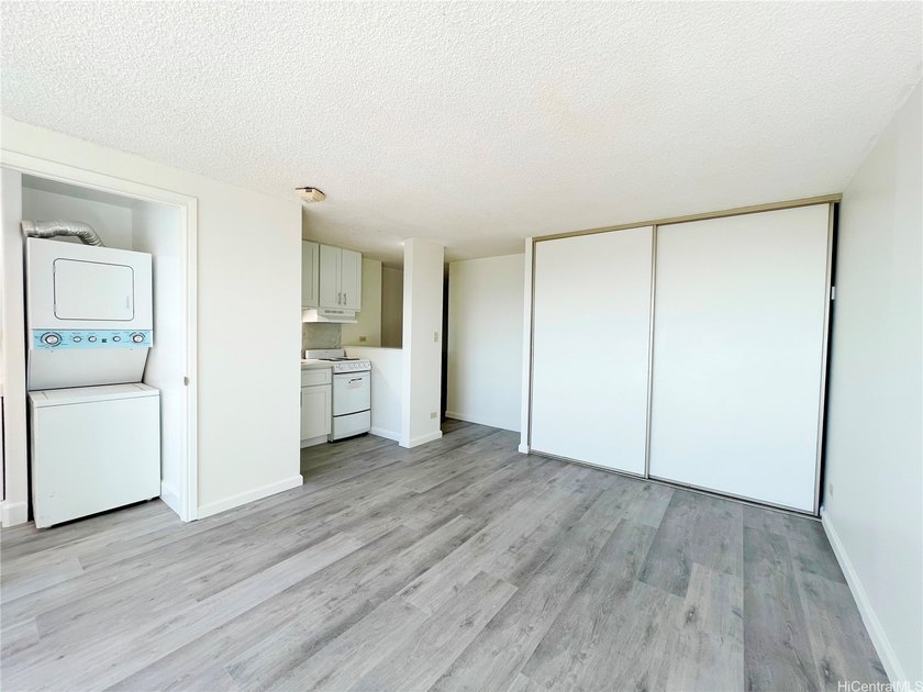 This rarely available Pearlridge Square studio unit is - Beach Condo for sale in Aiea, Hawaii on Beachhouse.com