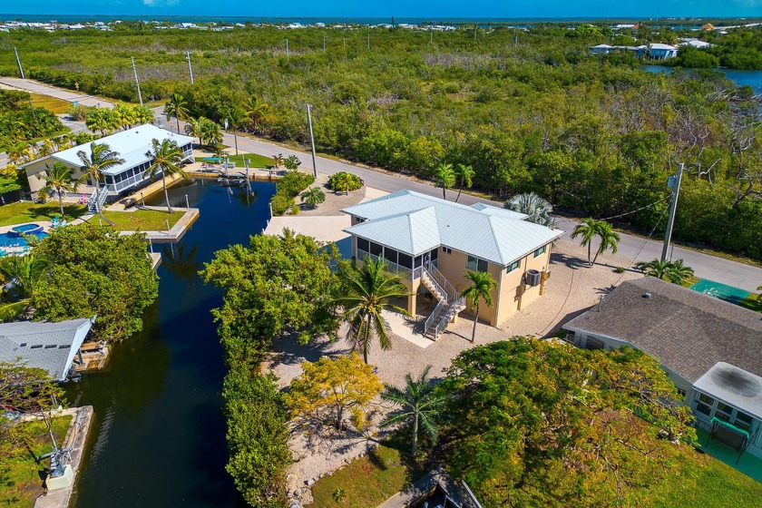 1824 Sunrise Drive presents an exceptional opportunity to own a - Beach Home for sale in Big Pine Key, Florida on Beachhouse.com