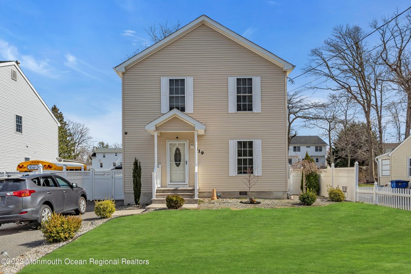 This 3 Bedroom, 2.5 Bath Colonial is waiting for its new owners - Beach Home for sale in Toms River, New Jersey on Beachhouse.com