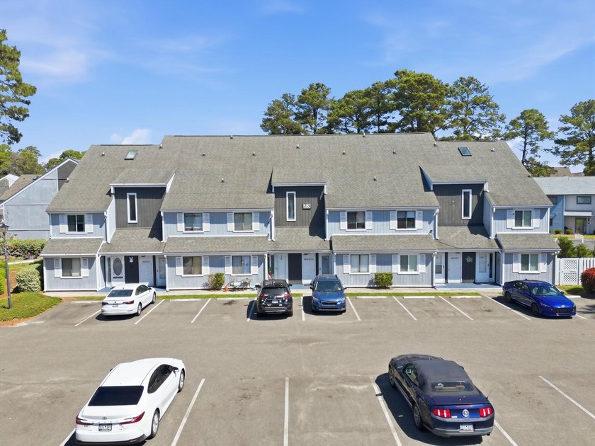 Welcome to this beautifully maintained 1-bedroom, 1-bath Golf - Beach Condo for sale in Little River, South Carolina on Beachhouse.com