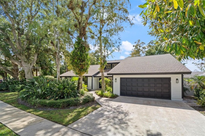 Completely Remodeled  Move-In Ready! Experience modern luxury in - Beach Home for sale in Wellington, Florida on Beachhouse.com