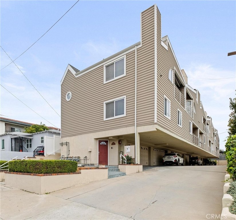 This light-filled 1,383 square-foot townhouse-style condominium - Beach Townhome/Townhouse for sale in San Pedro, California on Beachhouse.com