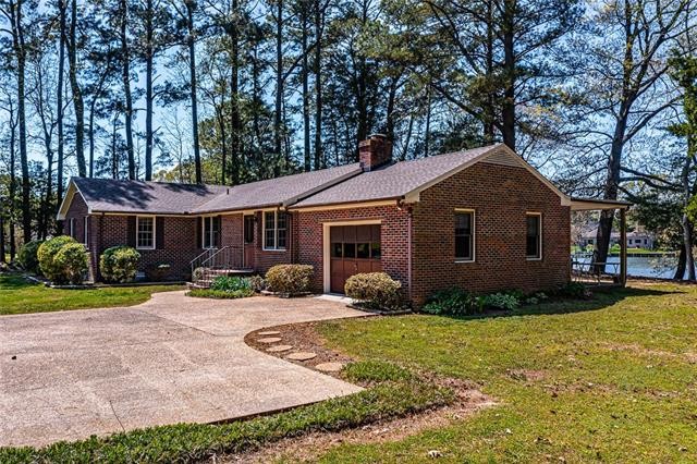 SHOWINGS START 4/16 - NEW PICTURES COMING** Live where you - Beach Home for sale in Kilmarnock, Virginia on Beachhouse.com
