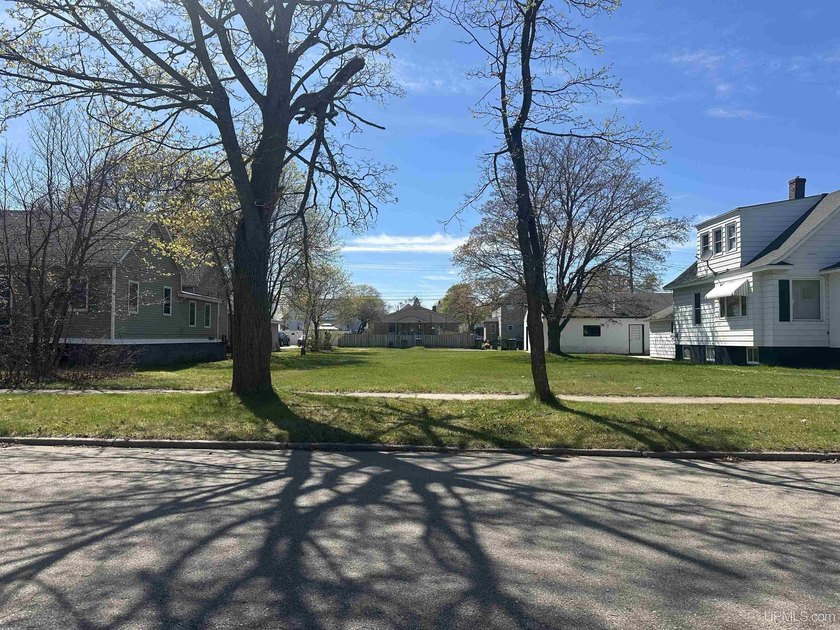 Rare opportunity to build within the city limits! This 50x140 - Beach Lot for sale in Escanaba, Michigan on Beachhouse.com