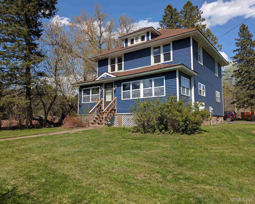 Nestled on nearly an acre of scenic land, this spacious up/down - Beach Home for sale in Ironwood, Michigan on Beachhouse.com