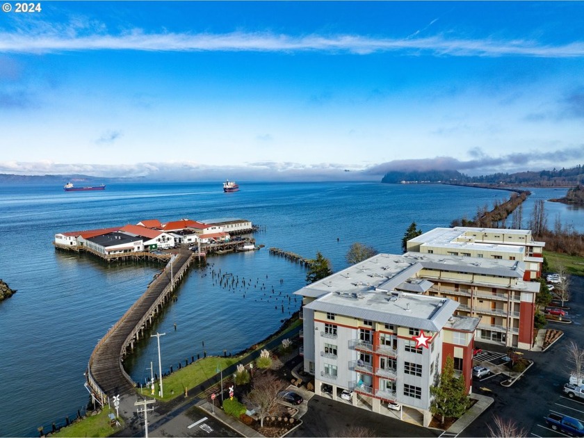 Stunning Columbia River views to catch sunrise-to-sunset - Beach Condo for sale in Astoria, Oregon on Beachhouse.com