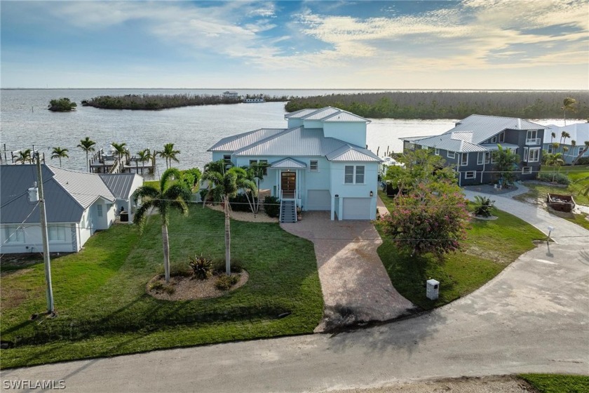 THIS HOME COMES WITH A 1 YEAR HOME WARRANTY** 
Indulge in - Beach Home for sale in ST. James City, Florida on Beachhouse.com