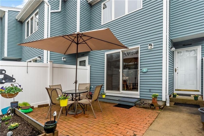 Welcome to desirable Northgate Condominiums just minutes to the - Beach Home for sale in Narragansett, Rhode Island on Beachhouse.com