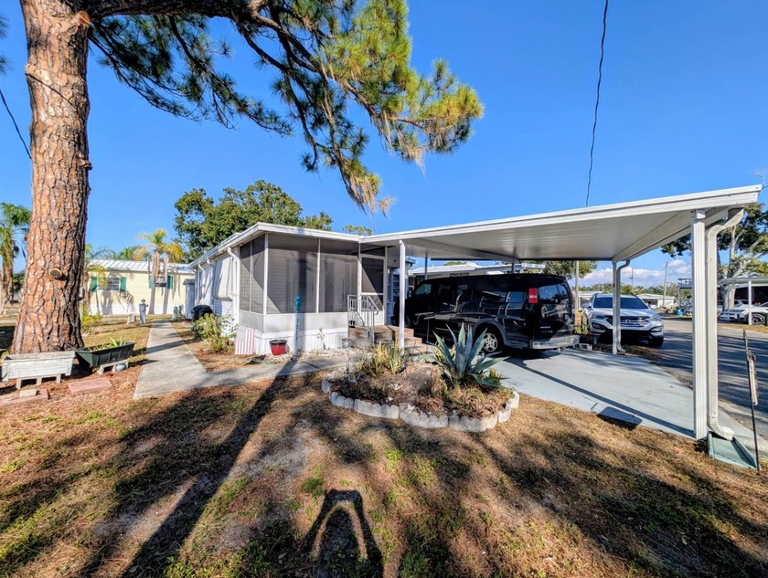 Welcome to low-maintenance Florida living! This beautifully - Beach Home for sale in Ruskin, Florida on Beachhouse.com