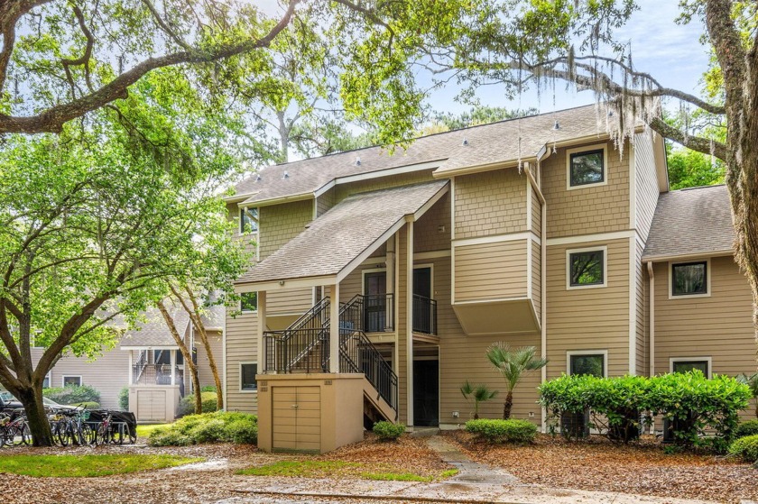 Beautifully maintained first level end unit overlooking a - Beach Home for sale in Seabrook Island, South Carolina on Beachhouse.com