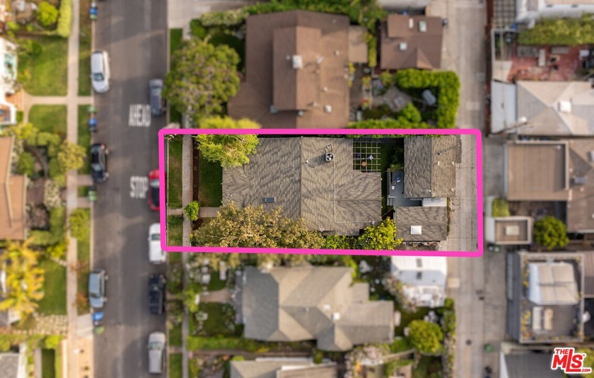 Welcome home to this rare and soulful compound in the heart of - Beach Home for sale in Venice, California on Beachhouse.com