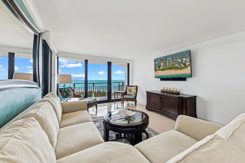 MOTIVATED SELLER! Easy oceanfront living on Singer Island. This - Beach Condo for sale in Singer Island, Florida on Beachhouse.com