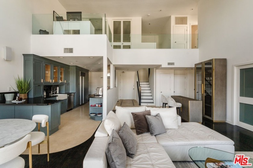 Welcome to The Dorchester House, an exquisite penthouse unit - Beach Condo for sale in Santa Monica, California on Beachhouse.com