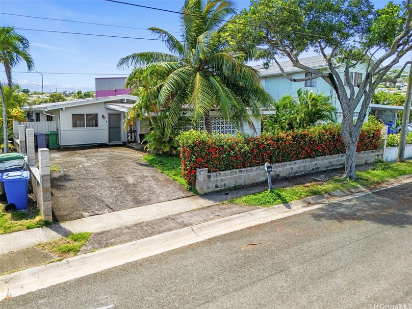 Welcome to Enchanted Lake-a beloved neighborhood in Kailua known - Beach Home for sale in Kailua, Hawaii on Beachhouse.com