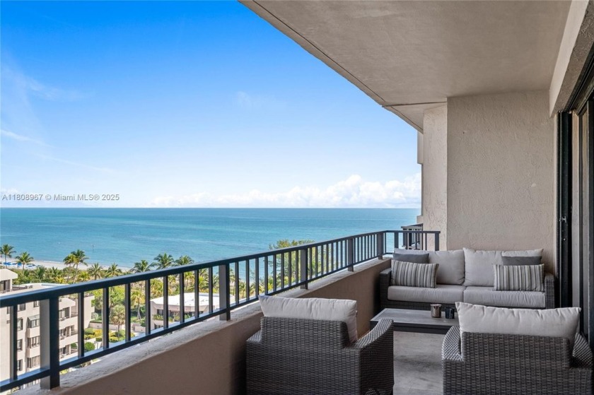 YOUR DREAM home in the heart of Key Biscayne! Bright and - Beach Condo for sale in Key Biscayne, Florida on Beachhouse.com