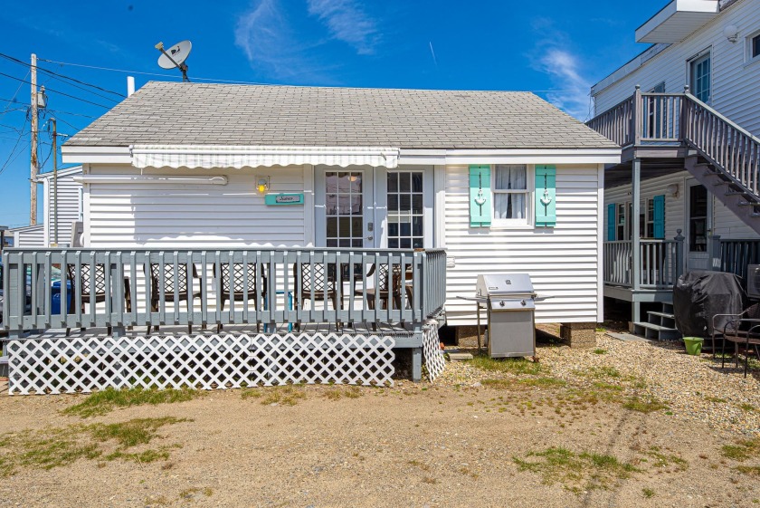 Welcome to the beach! Perfectly maintained upgraded fully - Beach Home for sale in Hampton, New Hampshire on Beachhouse.com