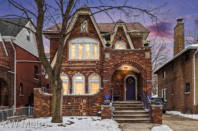 This 2 unit 6 bedroom brick home  with newer roof , garage - Beach Lot for sale in Detroit, Michigan on Beachhouse.com