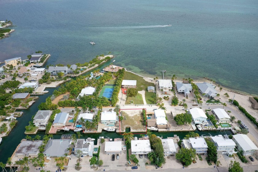 Seize the opportunity to own a prime 7,200 sqft canal-front lot - Beach Lot for sale in Key Largo, Florida on Beachhouse.com