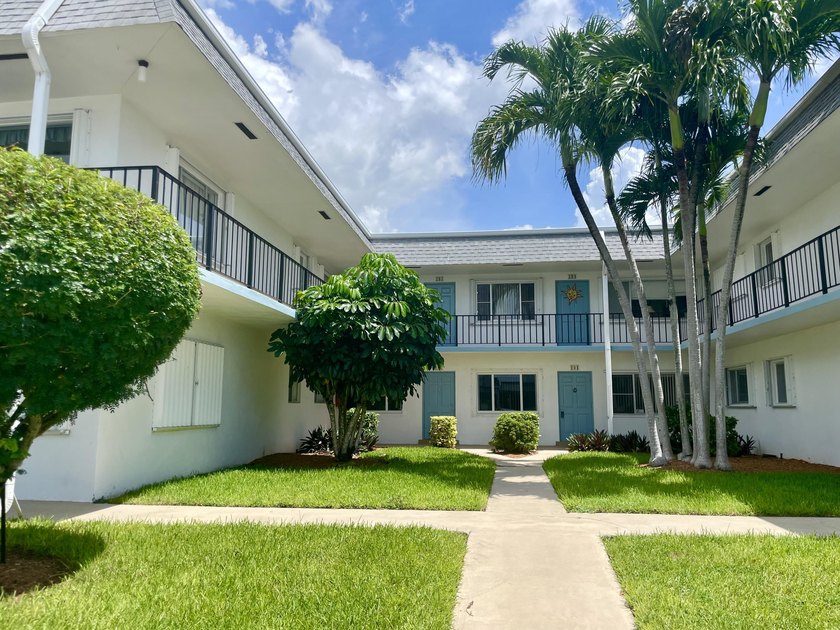 Welcome to this spacious 2 bedroom, 1-bath condo located on the - Beach Condo for sale in Lake Worth Beach, Florida on Beachhouse.com
