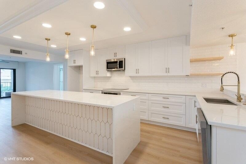 First floor end unit just recently repainted and new flooring - Beach Condo for sale in Jupiter, Florida on Beachhouse.com