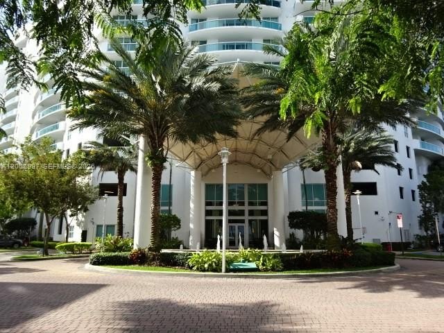 AMAZING VIEWS! Luxurious waterfront condo in North Bay Village - Beach Condo for sale in North Bay Village, Florida on Beachhouse.com